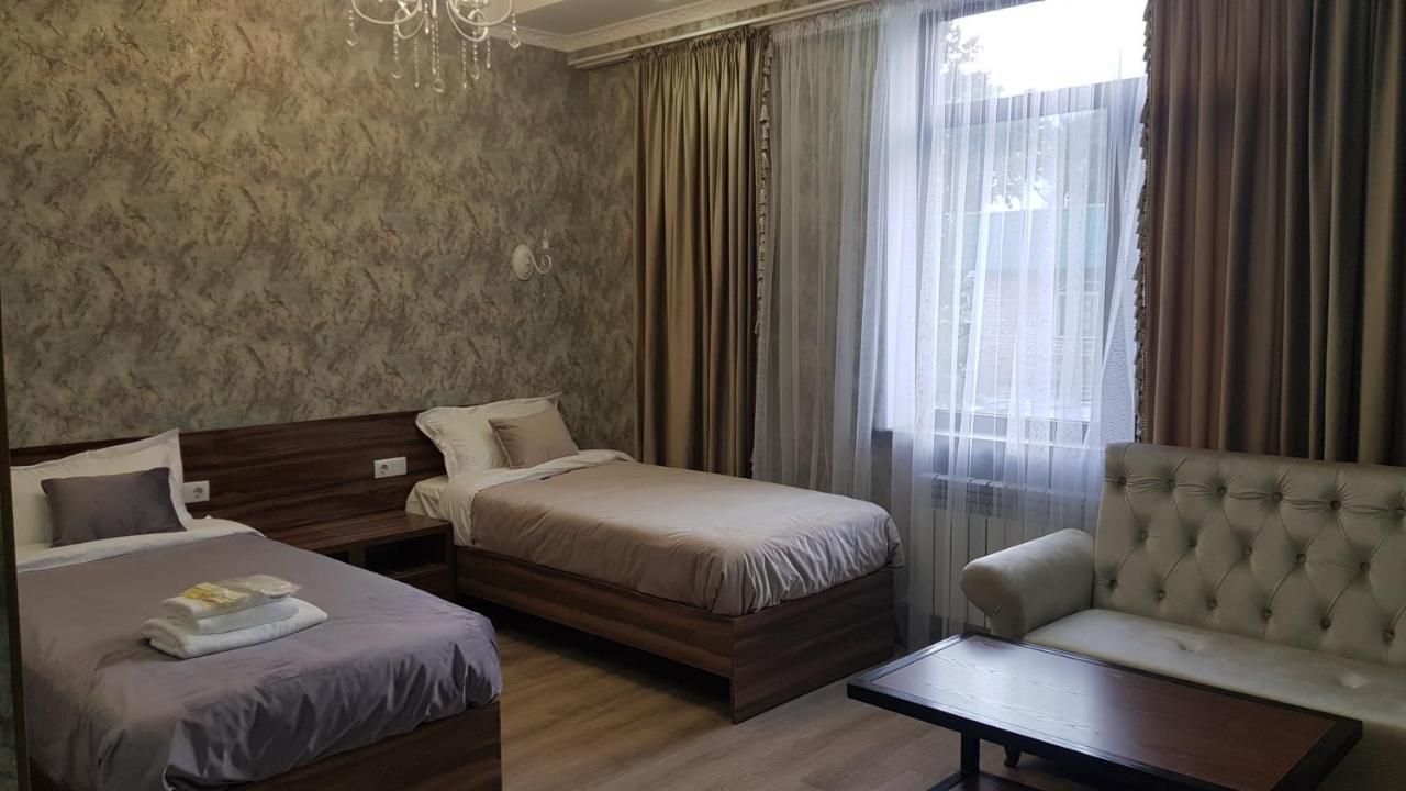 Nomad Hotel Bishkek Halal Екстер'єр фото