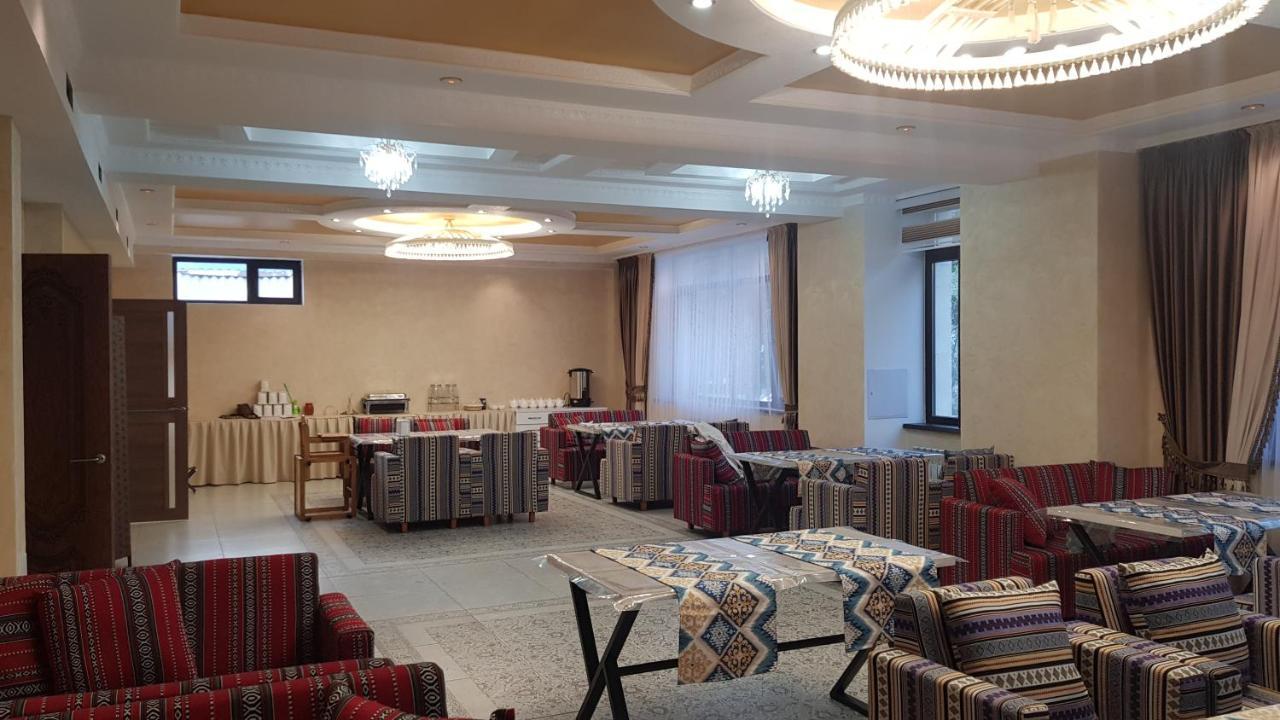Nomad Hotel Bishkek Halal Екстер'єр фото