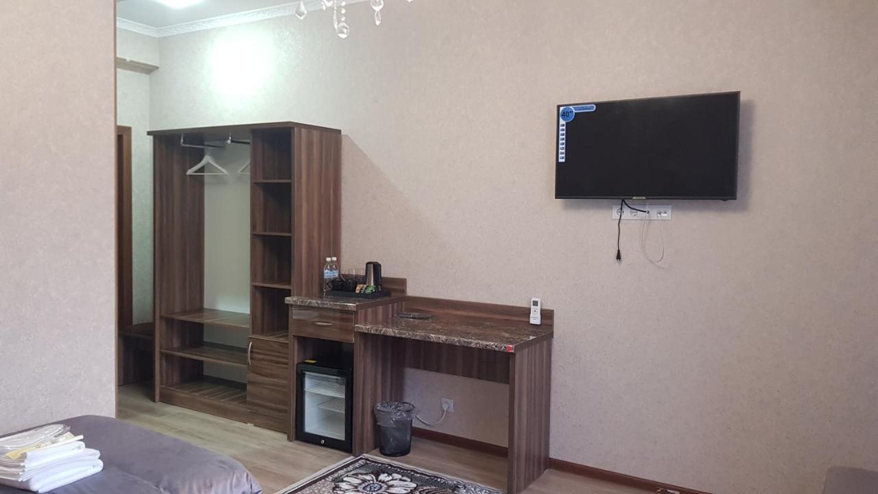 Nomad Hotel Bishkek Halal Екстер'єр фото
