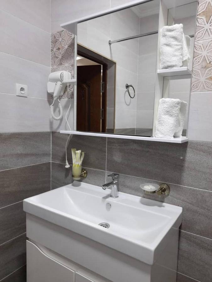 Nomad Hotel Bishkek Halal Екстер'єр фото