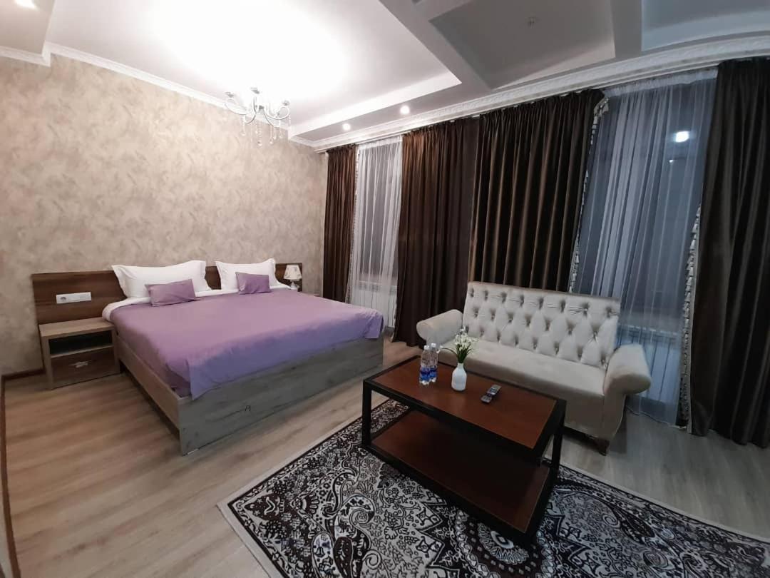 Nomad Hotel Bishkek Halal Екстер'єр фото