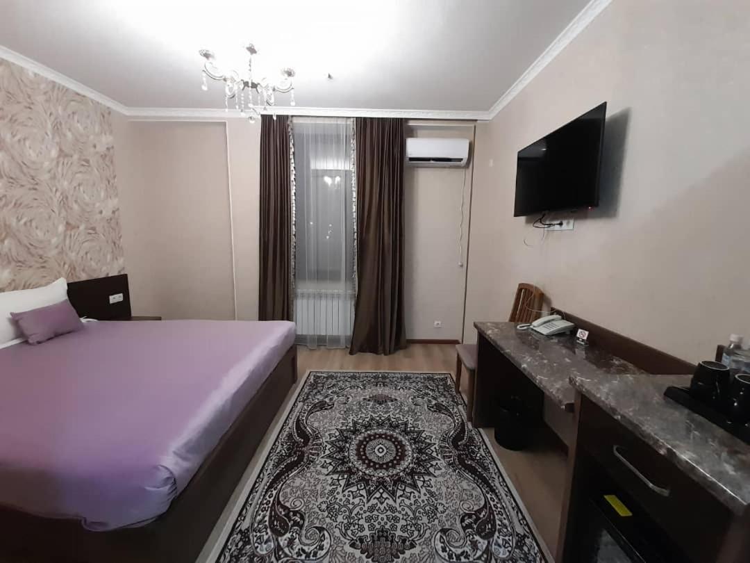 Nomad Hotel Bishkek Halal Екстер'єр фото